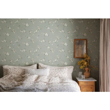 Makuuhuoneen vihrea kukkatapetti Sandbergilta Engla S10188 kuva