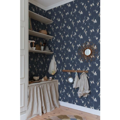 Sandberginen sininen kukkatapetti Engla S10189 kuva