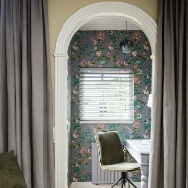 Botanical Print harmaa kukkatapetti Eijffingerilta kuva