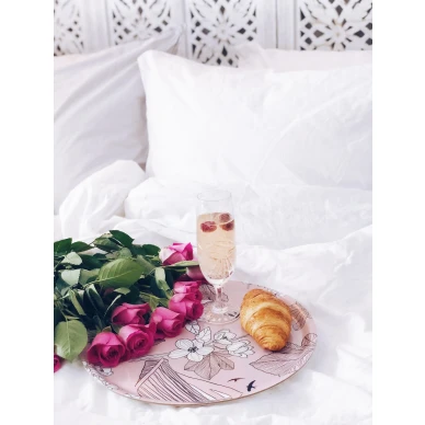 Rosa bricka champagnefrukost kuva