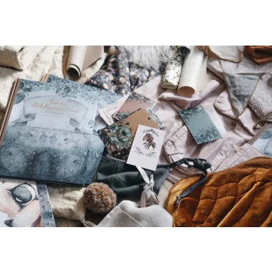 Mrs Mighetto Ensam i Bokstävernas Land bok image