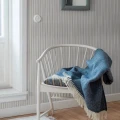 Aspö Stripe tapet på vit bakgrund och gråa ränder