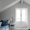 Hamnskär Stripe tapet på vit bakgrund med beige ränder