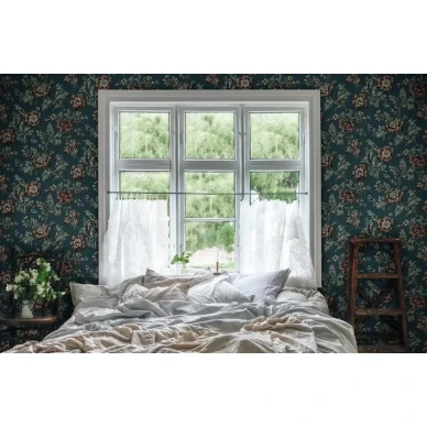 mörkblå blommig tapet Rosenholm kuva