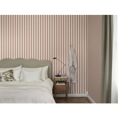 S10384 Gustaf punainen raitapetti makuuhuoneessawebp kuva