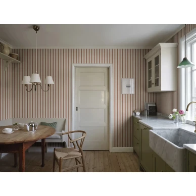 S10384 Gustaf punainen raitapetti olohuoneessa kuva