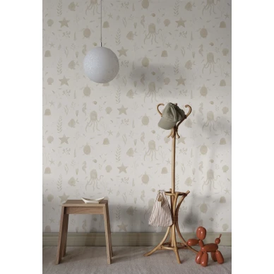 S10716 Della Beige Sandberg Wallpaper interior1 1452x2100 3138301d 968c 4e1f b234 c6e4e6d6fc49 kuva