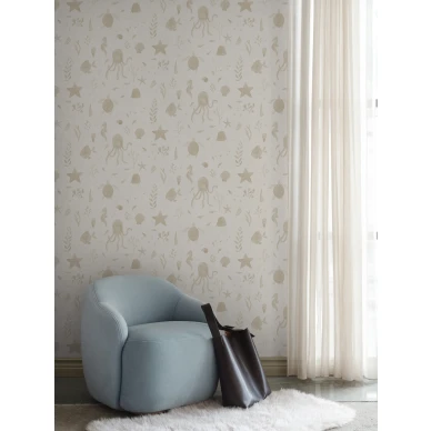 S10716 Della Beige Sandberg Wallpaper interior2 1575x2100 2e314298 2150 47d4 aad3 c7942e61ff35 kuva