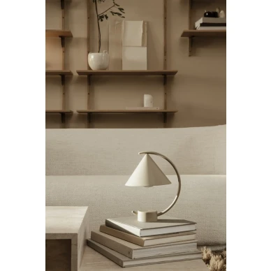 Ferm Living Meridian bordslampa cashmere kuva