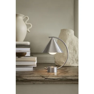 Meridian Lamp harmaa poytavalaisin ilman johtoa Ferm Livingilta kuva