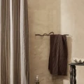 Curvature Towel Hanger musta pyyhetanko kylpyhuoneeseen Ferm Livingilta