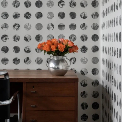 A Peep To The Past mustavalkoinen pallotapetti olohuoneeseen Langelid von Bromssenilta image