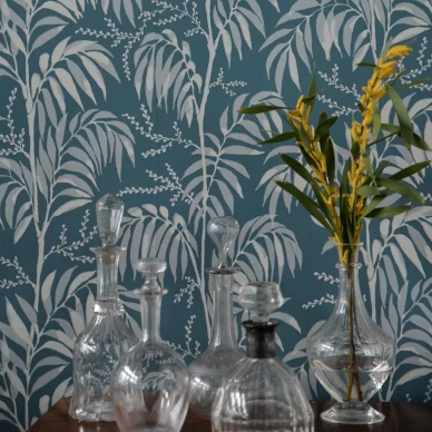 Casablanca Afternoon sininen lehtitapetti Langelid von Bromssenilta smokey blue image