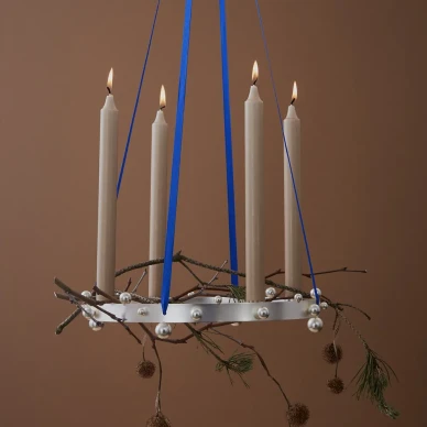 Pearl Advent Candleholder hopeanvarinen kynttilakruunu OYOYlta image