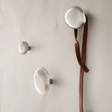 Chanterelle Hook iso hopeanvarinen koukku laukkuille Ferm Livingilta image