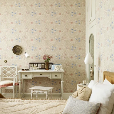 Larkspur beige kukkatapetti makuuhuoneeseen Morrikselta image