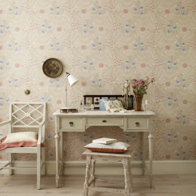 Larkspur vaalea kukkatapetti tyohuoneeseen Morrikselta image