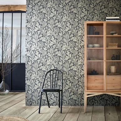 Pure Thistle tumma kukkatapetti ruokailuhuoneeseen Morrikselta image