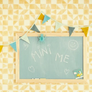 Geometric keltainen geometrinen tapetti lastenhuoneeseen Eijffingerilta 399093 image