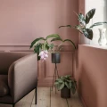 Sekki Pot iso harmaa kukkaruukku olohuoneeseen Ferm Livingilta