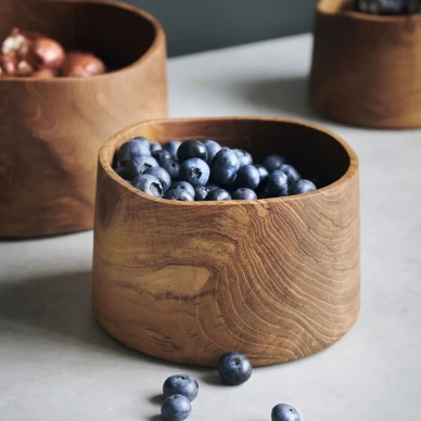 Berry Bowl keskikokoinen puinen kulho mustikoille House Doctorilta image