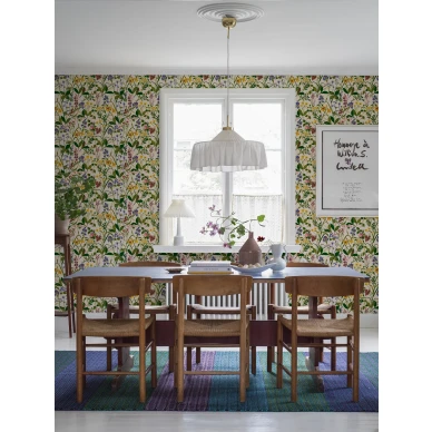 Gocken Jobs Ros och Lilja vaalea tiheakuvioinen kukkatapetti ruokahuoneeseen Borastapeterilta image