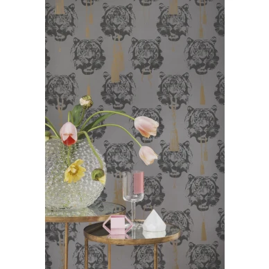 Coco Tiger harmaa tiikeritapetti makuuhuoneeseen Studio Lisa Bengtsson image