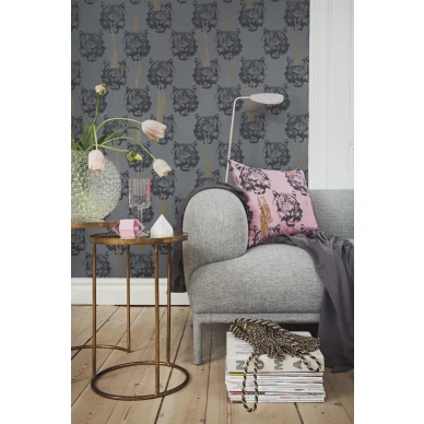 Coco Tiger harmaa tiikeritapetti olohuoneeseen Studio Lisa Bengtsson image