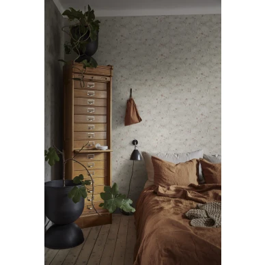 Tove vihrea kukkatapetti makuuhuoneeseen Sandbergilta kuva