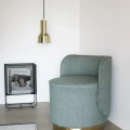 Brass Metal Lamp lukuvalaisin olohuoneessa Hubsch