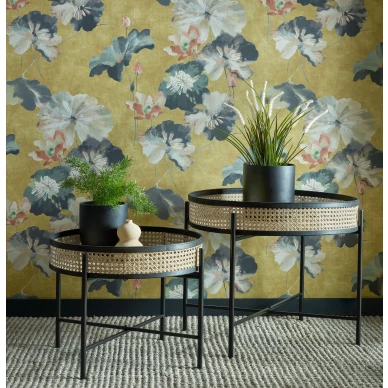 Water Lilies keltainen kukkatapetti olohuoneeseen 1838 Wallcoverings kuva