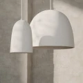 Speckle Pendant iso ja pieni valkoinen kattovalaisin Ferm Livingilta