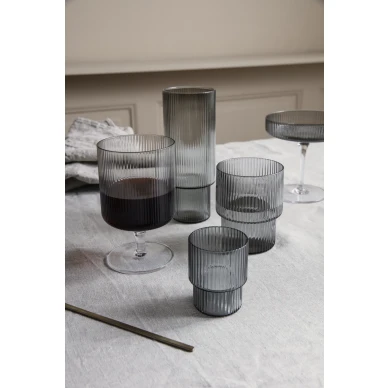 Ripple Wine Glass moderni harmaa viinilasi Ferm Livingilta kuva
