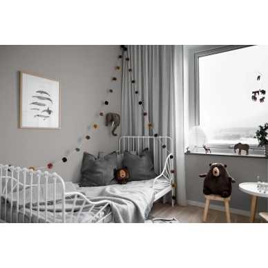 8632 harmaa yksivarinen paperitapetti lastenhuoneeseen Borastapeterilta kuva