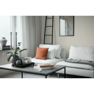 8636 beige yksivarinen tapetti olohuoneeseen Borastapeterilta kuva