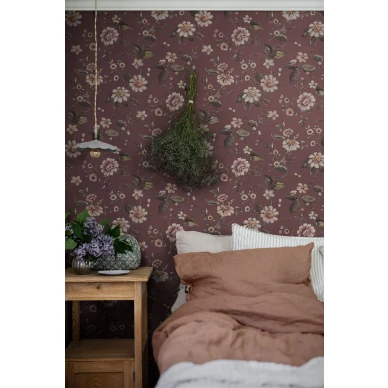 Marions Mural punainen kukkatapetti makuuhuoneeseen Borastapeterilta kuva