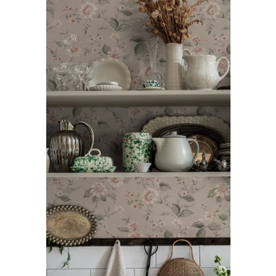 Lauras Cottage vaaleanpunainen kukkatapetti keittioon Borastapeterilta kuva