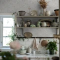 Helens Flower valkoinen kukkatapetti keittioon Borastapeterilta