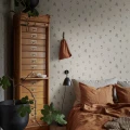 Maja beige kukkatapetti makuuhuoneeseen Sandbergilta