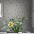 Maja vaalea beige kukkatapetti keittioon Sandberg Wallpaper