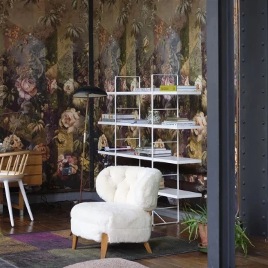 Minakari roosa monivarinen kukkatapetti olohuoneeseen Designers Guildilta kuva