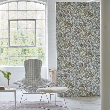 Designers Guild vaalea kukkatapetti Mansur kuva