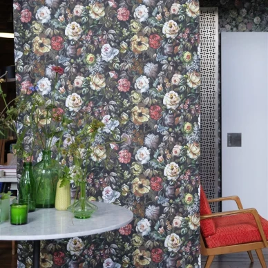 Mansur monivarinen kukkatapetti olohuoneeseen Designers Guild kuva
