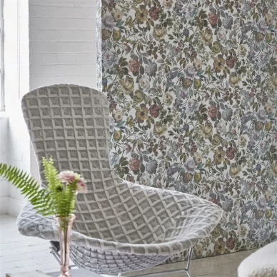 Mansur valkoinen monivarinen kukkatapetti olohuoneeseen Designers Guild kuva