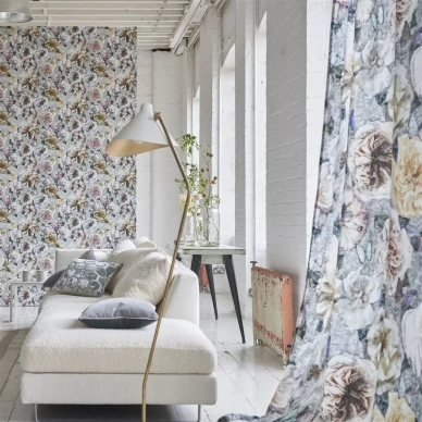 Pahari moderni harmaa kukkatapetti Designers Guildilta image