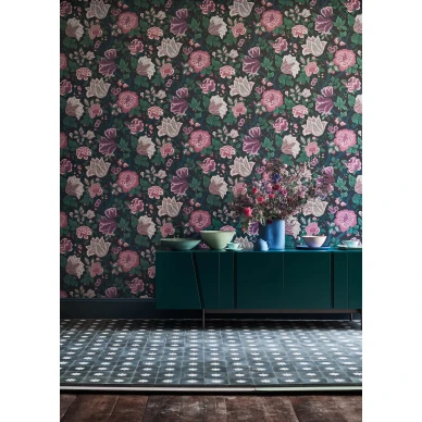 Midsummer Bloom roosa liila kukkatapetti olohuoneeseen Cole et Sonilta 116 4015 kuva