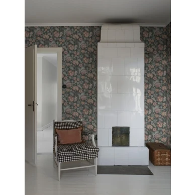 Jane tumma retrohenkinen kukkatapetti makuuhuoneeseen Borastapeterilta 2038 image