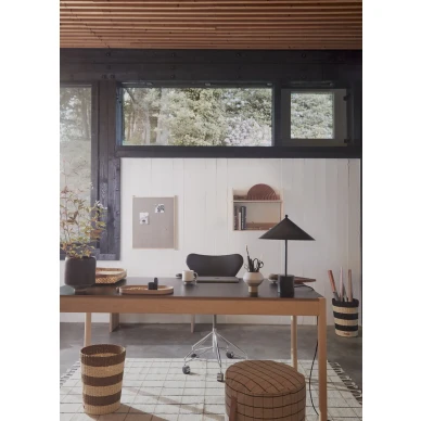 Grid Rug mustavalkoinen kaannettava matto tyohuoneeseen OYOYlta kuva