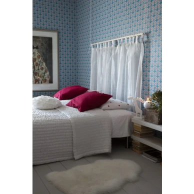 Perhonen perinteinen paperitapetti makuuhuoneeseen Pihlgren ja Ritolalta 69746 kuva