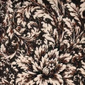 Kultakrysanteemi ruskea beige tiheakuvioinen kukkatapetti Pihlgren ja Ritolalta 70052